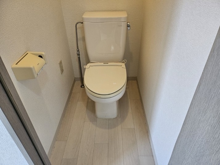 トイレ　落ち着いた色調のトイレです♪