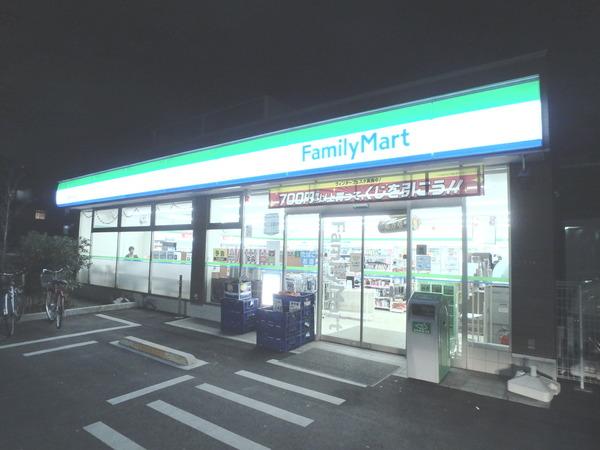 コンビニ　コンビニ（コンビニ）まで550m