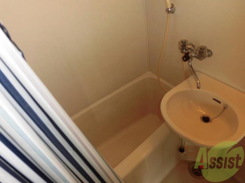 バス・シャワールーム　割と広めなユニットバスです