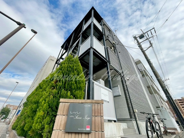 建物外観　鉄骨造のマンション♪