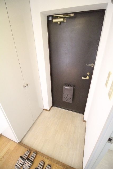 玄関　※別部屋参考写真です