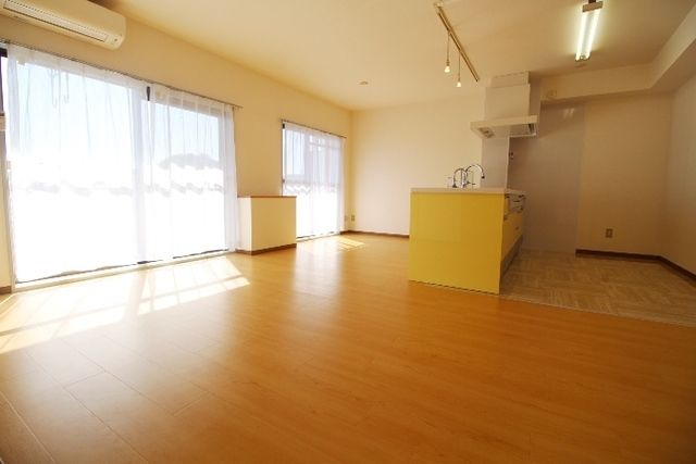 居室・リビング　※別部屋参考写真です