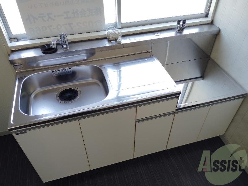 キッチン　キッチンは料理スペースも充実でございます。