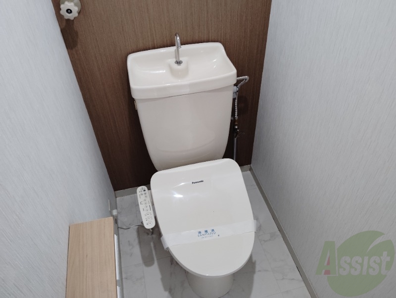 トイレ　お手洗いは温水洗浄付き。これは個人的に外せません。