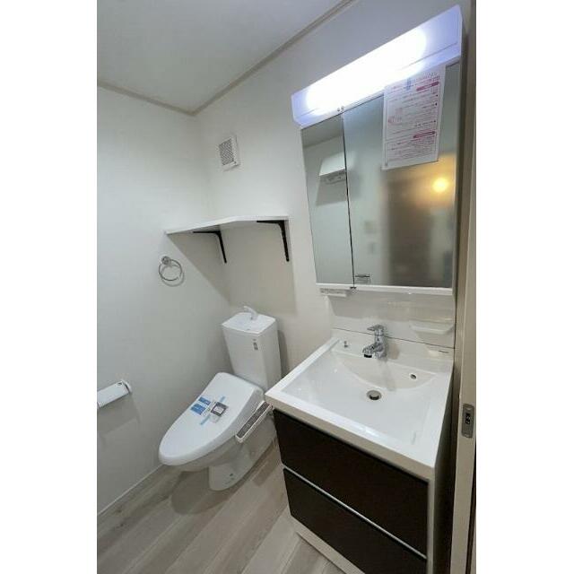 洗面設備　洗面台はシャワーノズルが伸縮！身支度が快適です♪