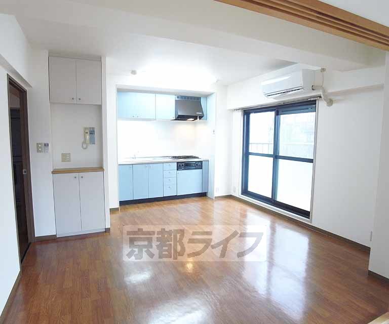 居室・リビング　和室と併用して使える広々ＬＤＫです