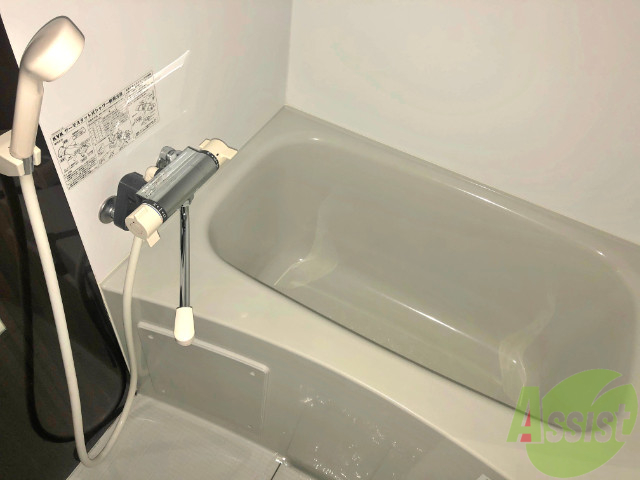 バス・シャワールーム　こちらお風呂になります。一日の疲れを癒してください。