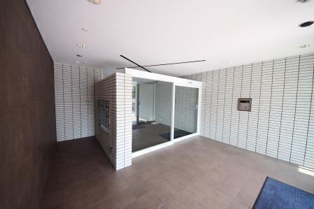 ロビー　２面採光です