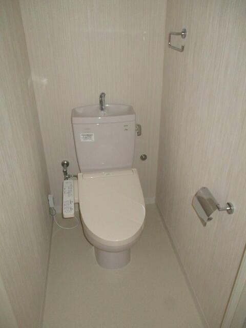 トイレ　温水洗浄便座完備