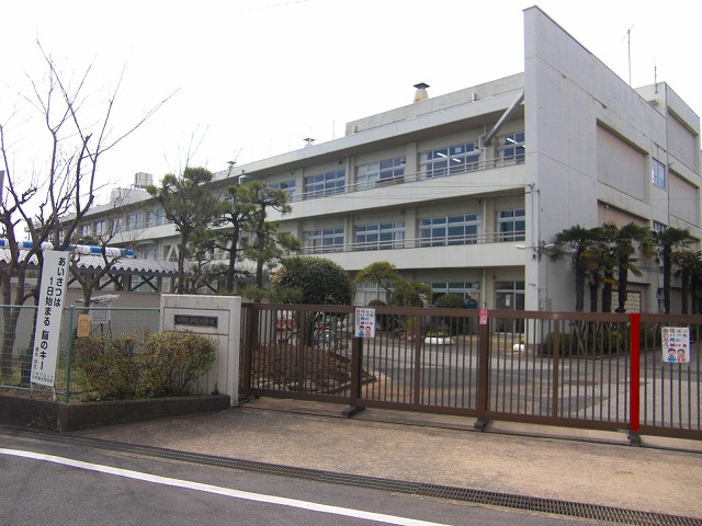 小学校　市川市立平田小学校（小学校）まで493m