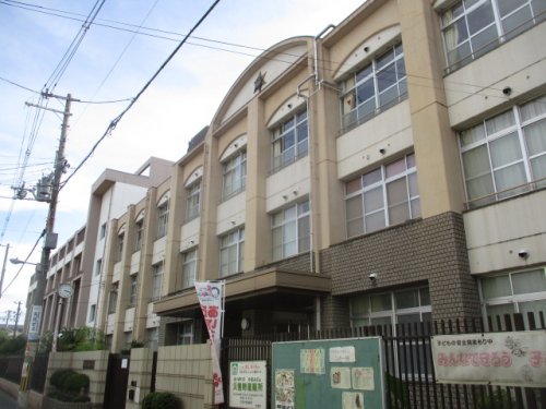中学校　大阪市立成南中学校（中学校）まで664m