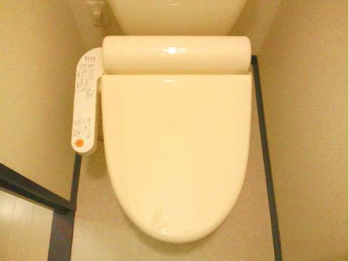 トイレ　温水洗浄便座