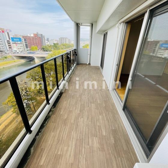 バルコニー　※写真は別号室のものですので現状優先とさせていただきます