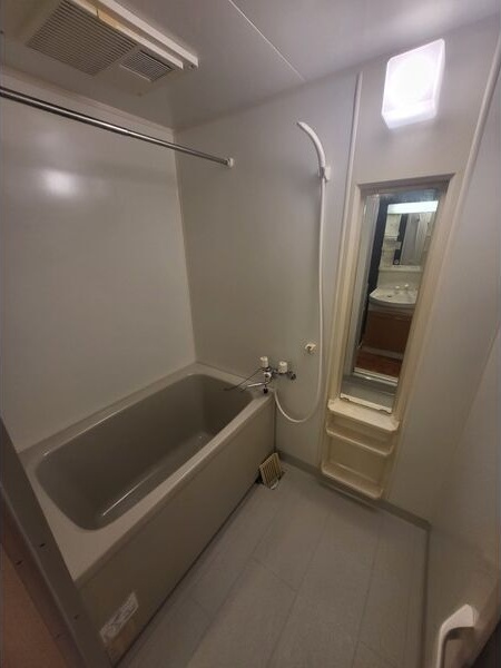 バス・シャワールーム　浴室乾燥機付き
