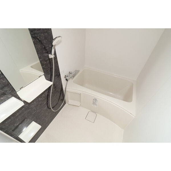 バス・シャワールーム　ゆったり過ごせるお風呂です