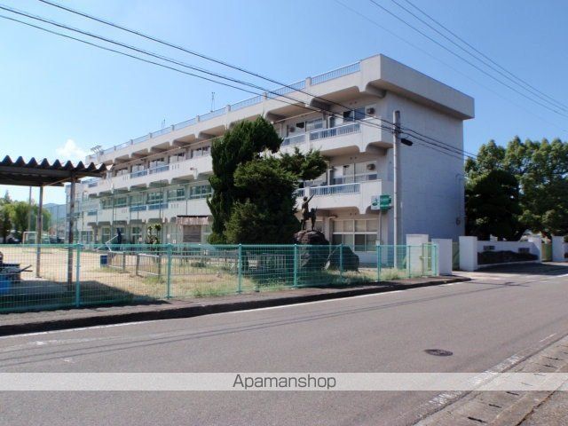 小学校　三豊市立勝間小学校（小学校）まで550m