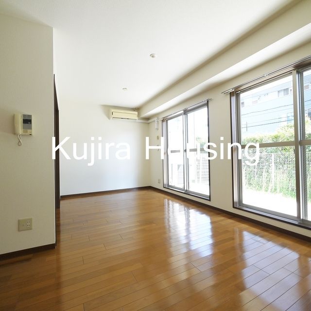 居室・リビング　★陽当りの良い南向きリビング★