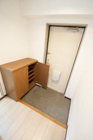 玄関　広めの玄関なのでゆったりしています(^^)／　※同物件別部屋