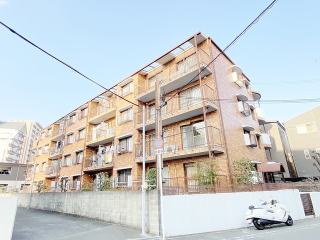 建物外観　レンガ調のお洒落な外観