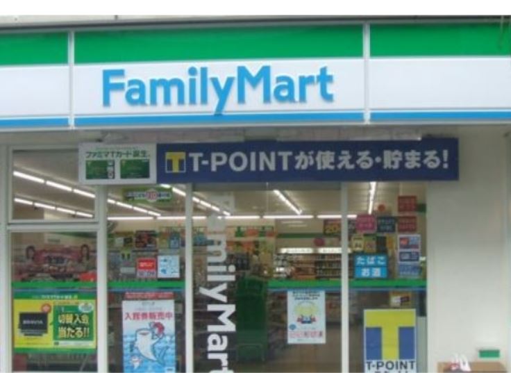 コンビニ　ファミリーマート（深川2丁目）（コンビニ）まで11m