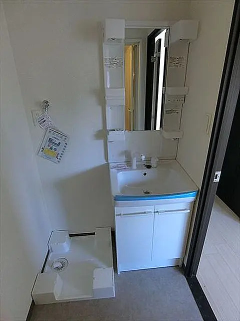 洗面設備　ゆったりとスペースのある洗面所