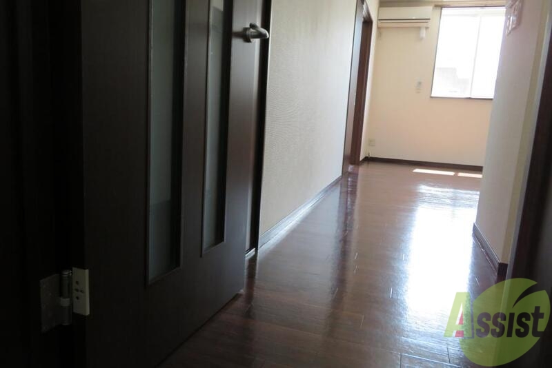 玄関　玄関からの写真になります。フラットな玄関です。