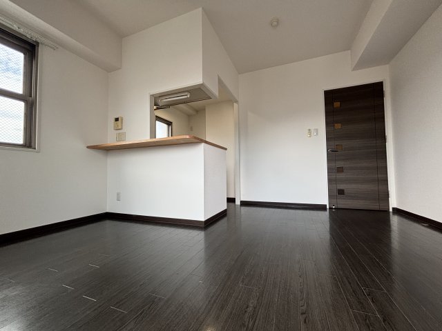 居室・リビング　※同物件別号室参考写真