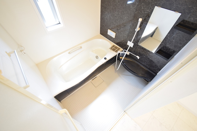 バス・シャワールーム　※同タイプのお部屋の写真です