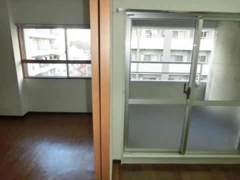 居室・リビング　室内