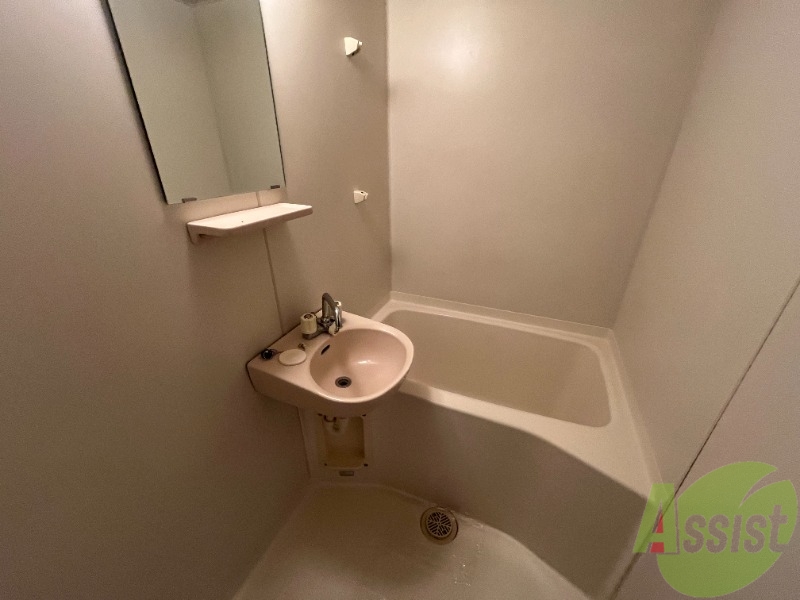 バス・シャワールーム　浴室は狭すぎず、シャワーも浴びやすそうです。