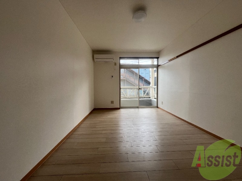 居室・リビング　８．５帖の洋室です。生活のメインとなる部屋ですね。