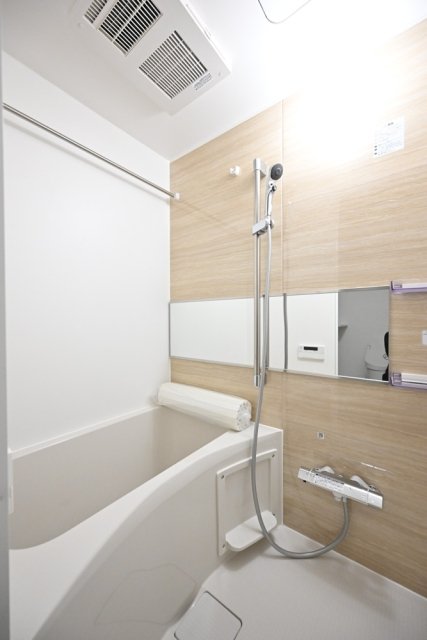 バス・シャワールーム　コンパクトで使いやすいお風呂です