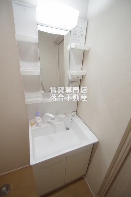 洗面設備　独立洗面化粧台付き
