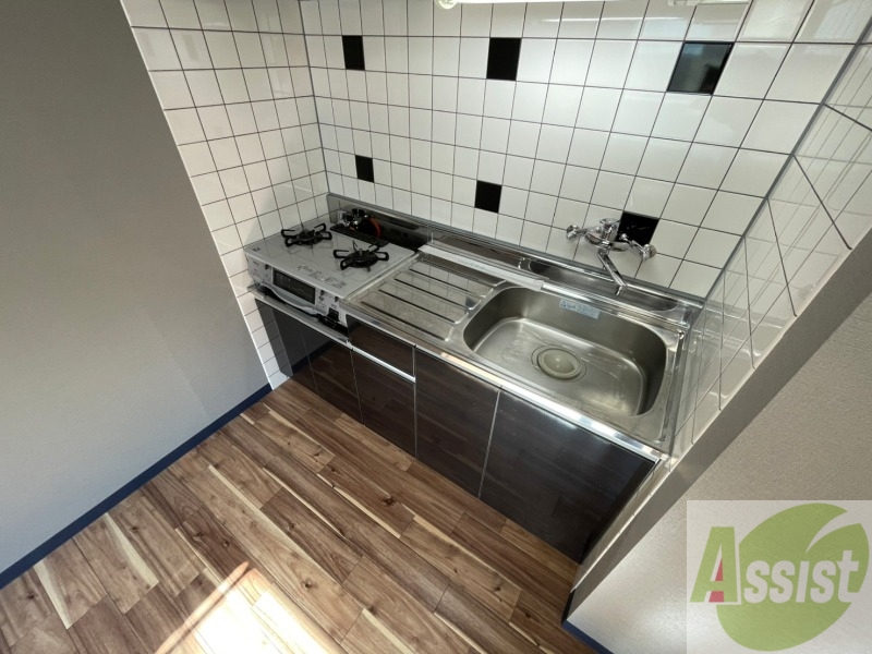 キッチン　シンプルなキッチンです。ガスコンロも設置できる仕様です。