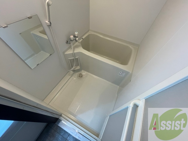 バス・シャワールーム　こちらはお風呂。一日の疲れをここで癒してください。