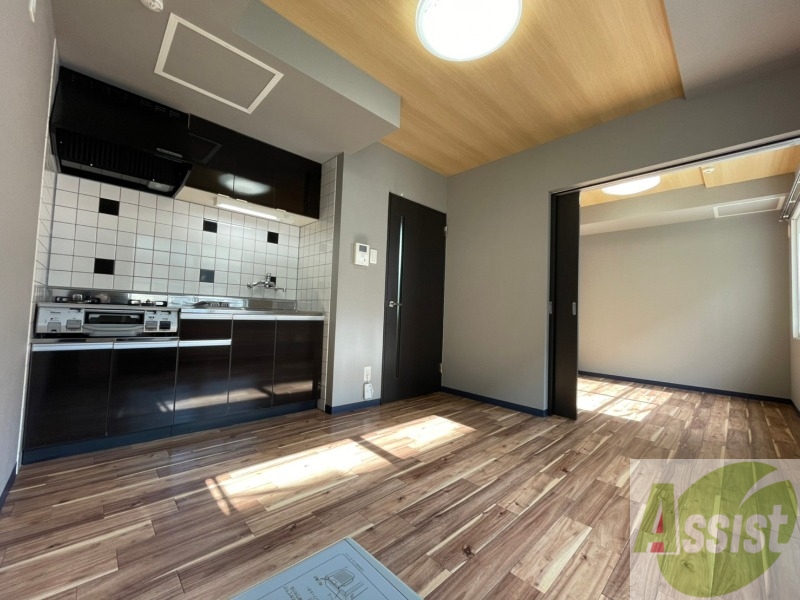 居室・リビング　６帖のダイニングキッチン。ご飯を食べるお部屋ですね。