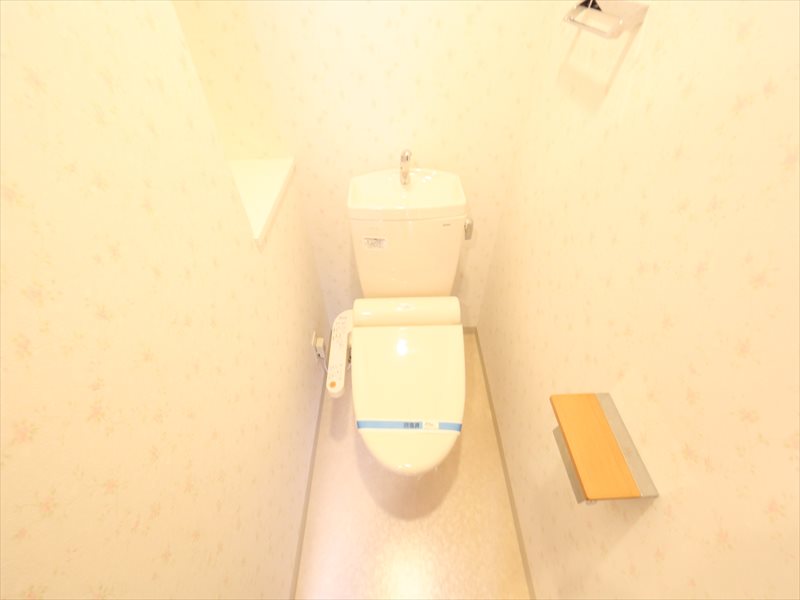 トイレ　温水洗浄便座付き