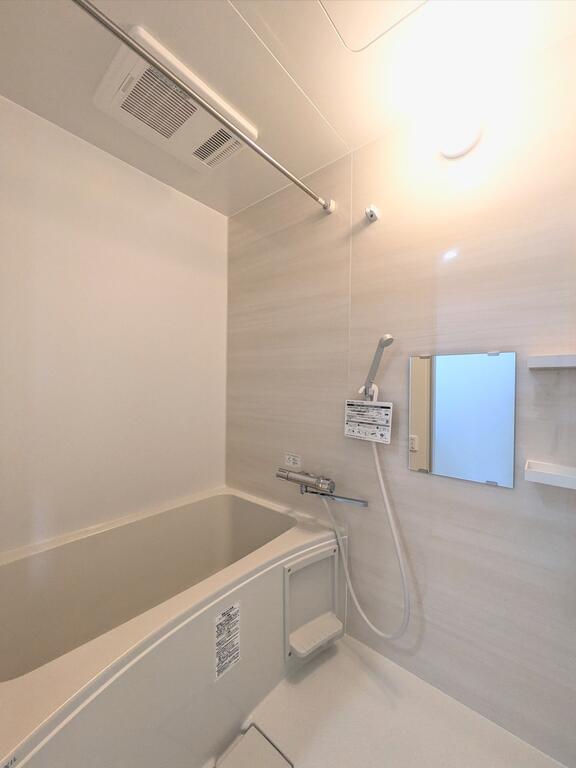 バス・シャワールーム　バスルームです