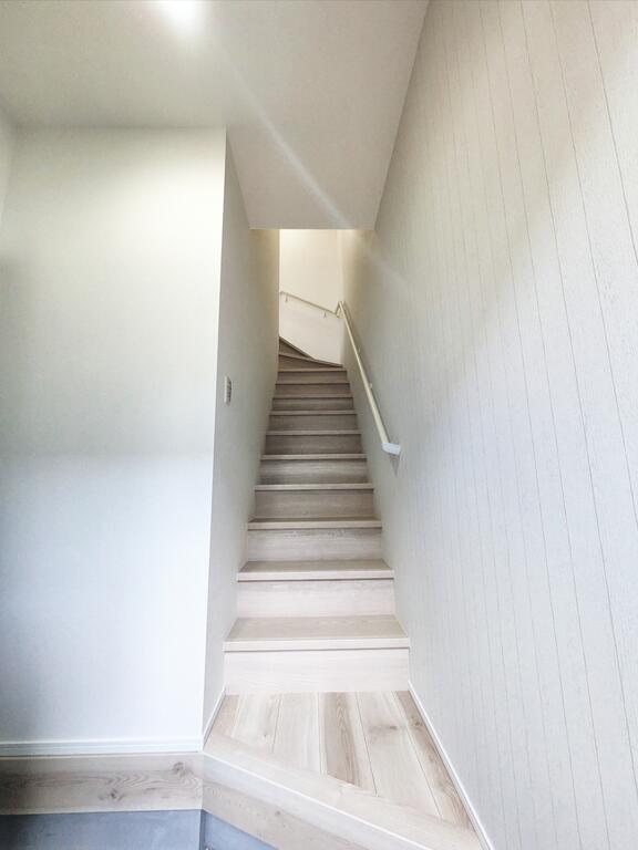 玄関　玄関からガレージへ行けます