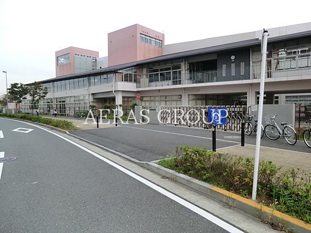 小学校　横浜市立十日市場小学校（小学校）まで182m