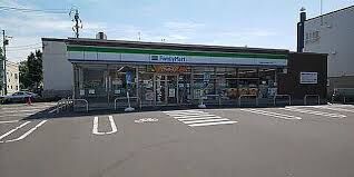 コンビニ　ファミリーマート札幌北23条東8丁目店（コンビニ）まで245m