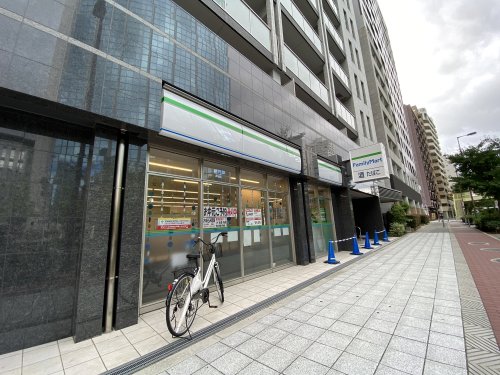 コンビニ　ファミリーマート（コンビニ）まで30m
