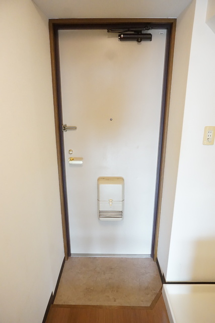 玄関　玄関※同タイプ参考写真