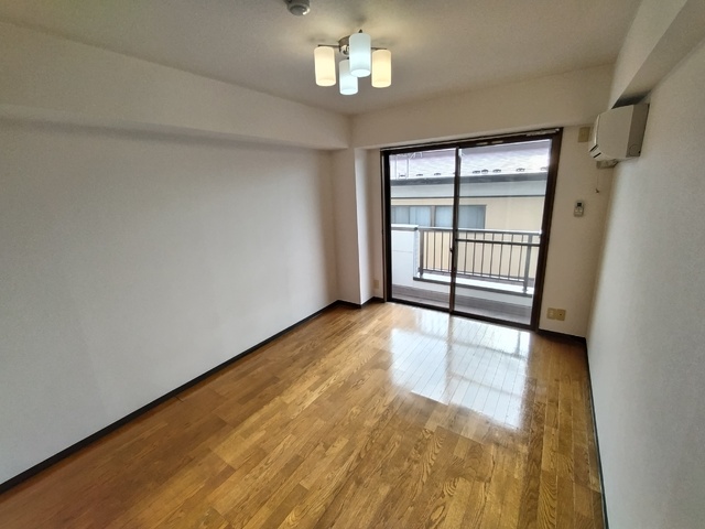 居室・リビング　洋室７．２帖※同タイプ参考写真（照明は設備ではありません）