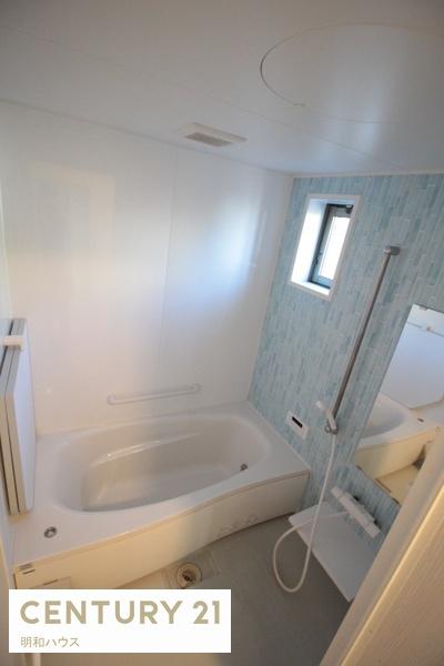 バス・シャワールーム　窓があり明るいバスルーム♪