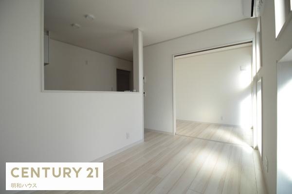 居室・リビング　明るいリビング10.5帖♪