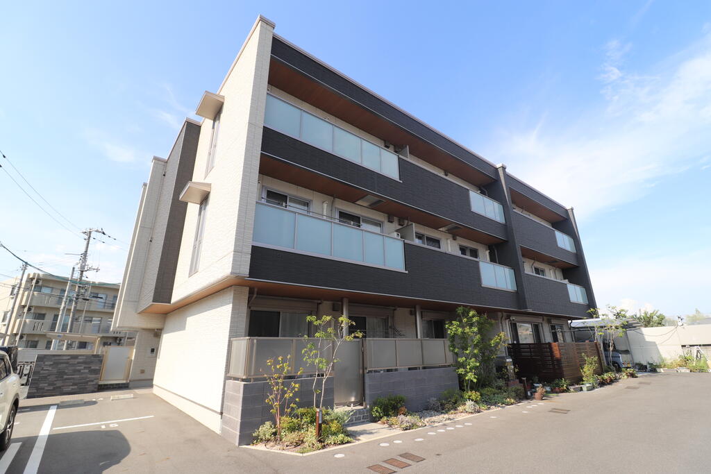 建物外観　人気のシャーメゾン♪