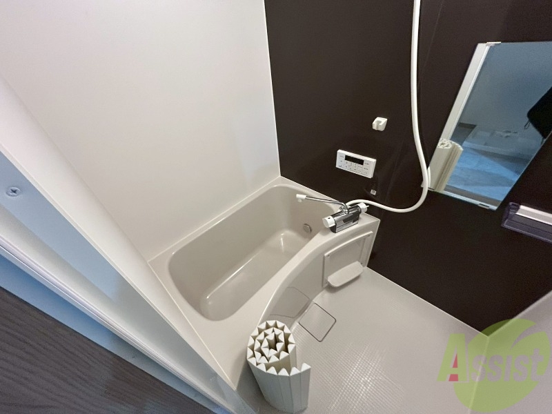 バス・シャワールーム　追い焚き機能付きなのでゆっくりお風呂に浸かりたいですね。