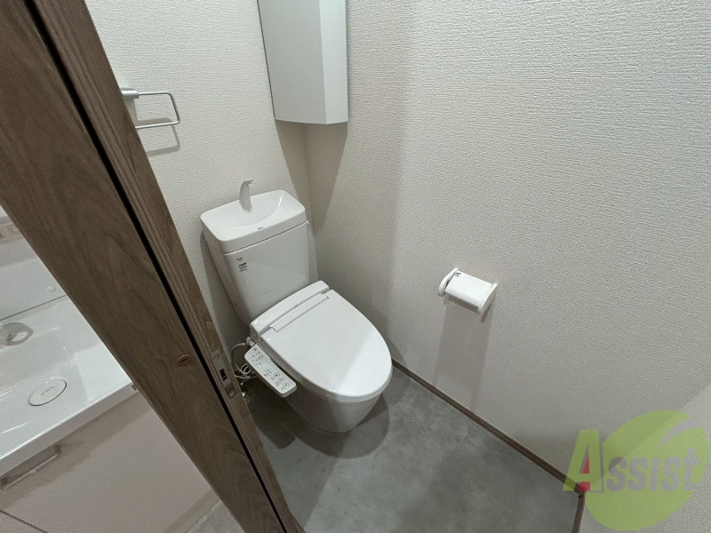 トイレ　お手洗いは嬉しいウォシュレット機能付きです。