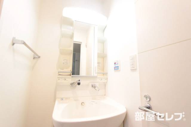 洗面設備　毎朝の支度も楽々